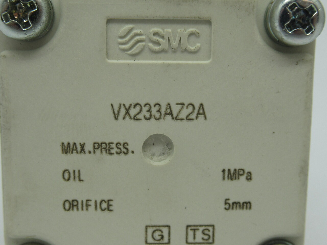 SMC VX233AZ2A 2-Way Media Valve 1/4" Port NC 24VDC 10.5W USED