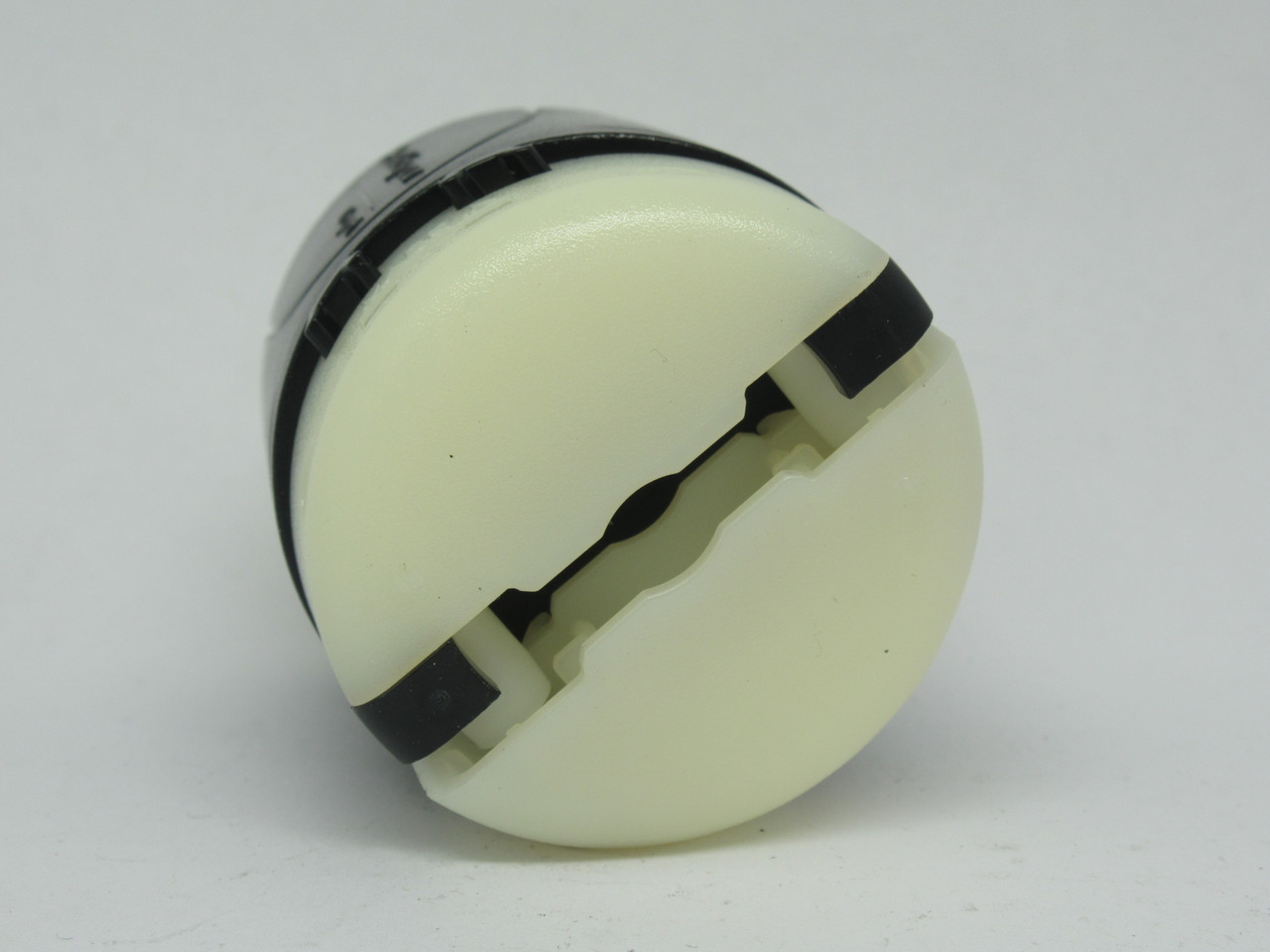 Pass & Seymour Legrand L820-P Turnlok Plug 20A 480VAC 3W 2P NEW