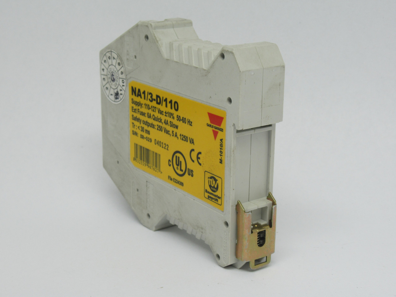 Carlo Gavazzi NA1/3-D/110 Emergency Stop and Safety Gate Module 110-127VAC USED