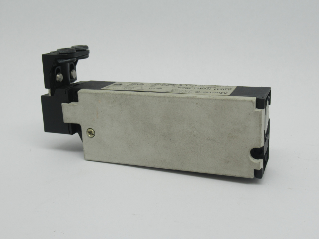 Moeller AT0-11-120AFT-ZBZ/X Safety Interlock Switch 1NO/1NC 120V 50/60Hz USED