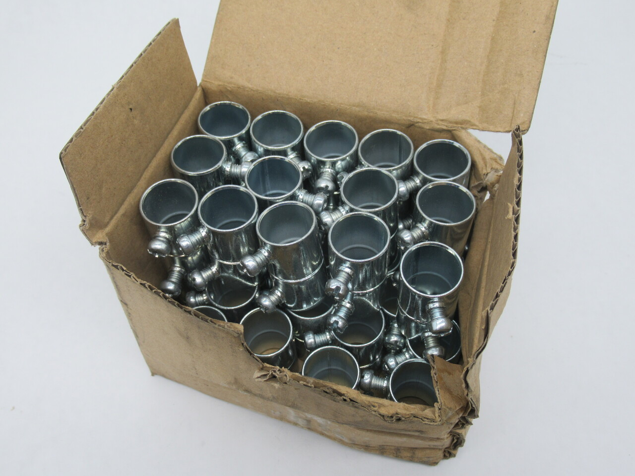 Centaur WI MES-760 EMT Set Screw Coupling 1/2" LOT OF 34 DAMAGED BOX NEW