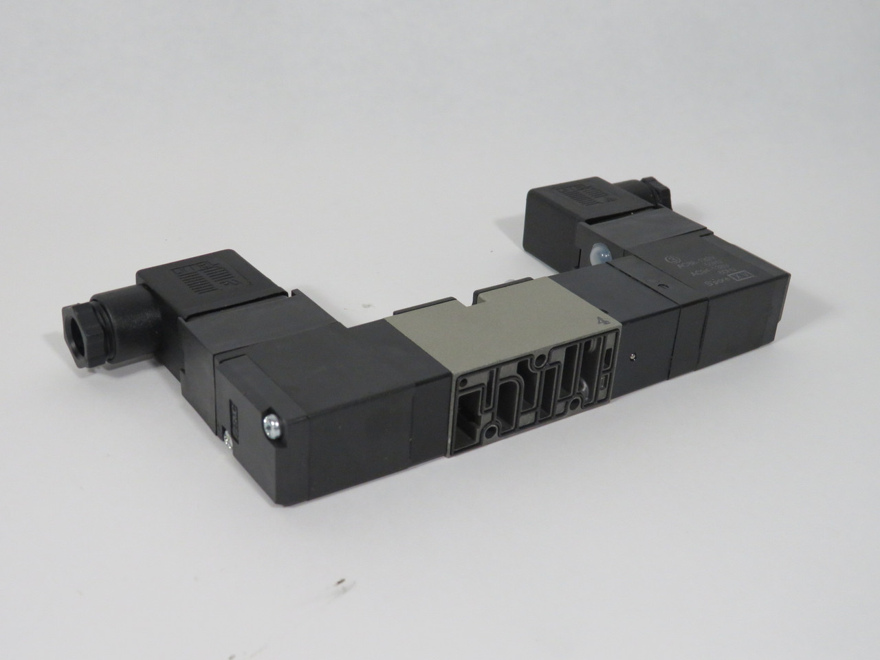 SMC VFS2410-3DZ 4/5-Port Solenoid Valve 88-132V@50Hz 94-138V@60Hz OPEN BAG NWB