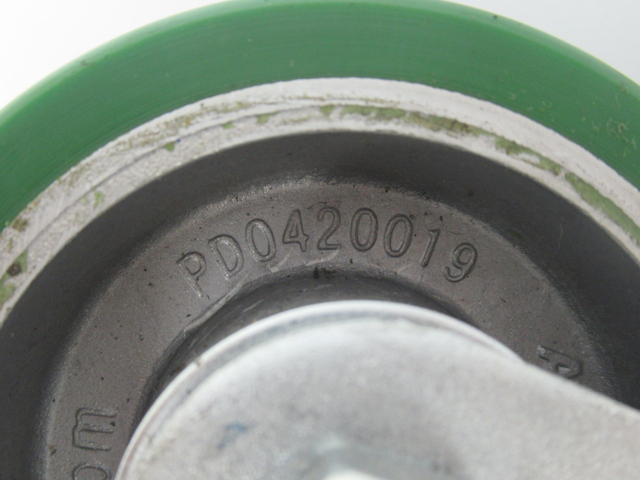 Albion PD0420019 Polyurethane Caster Wheel 4" D 2" W 1-3/16" ID w/ Mount USED