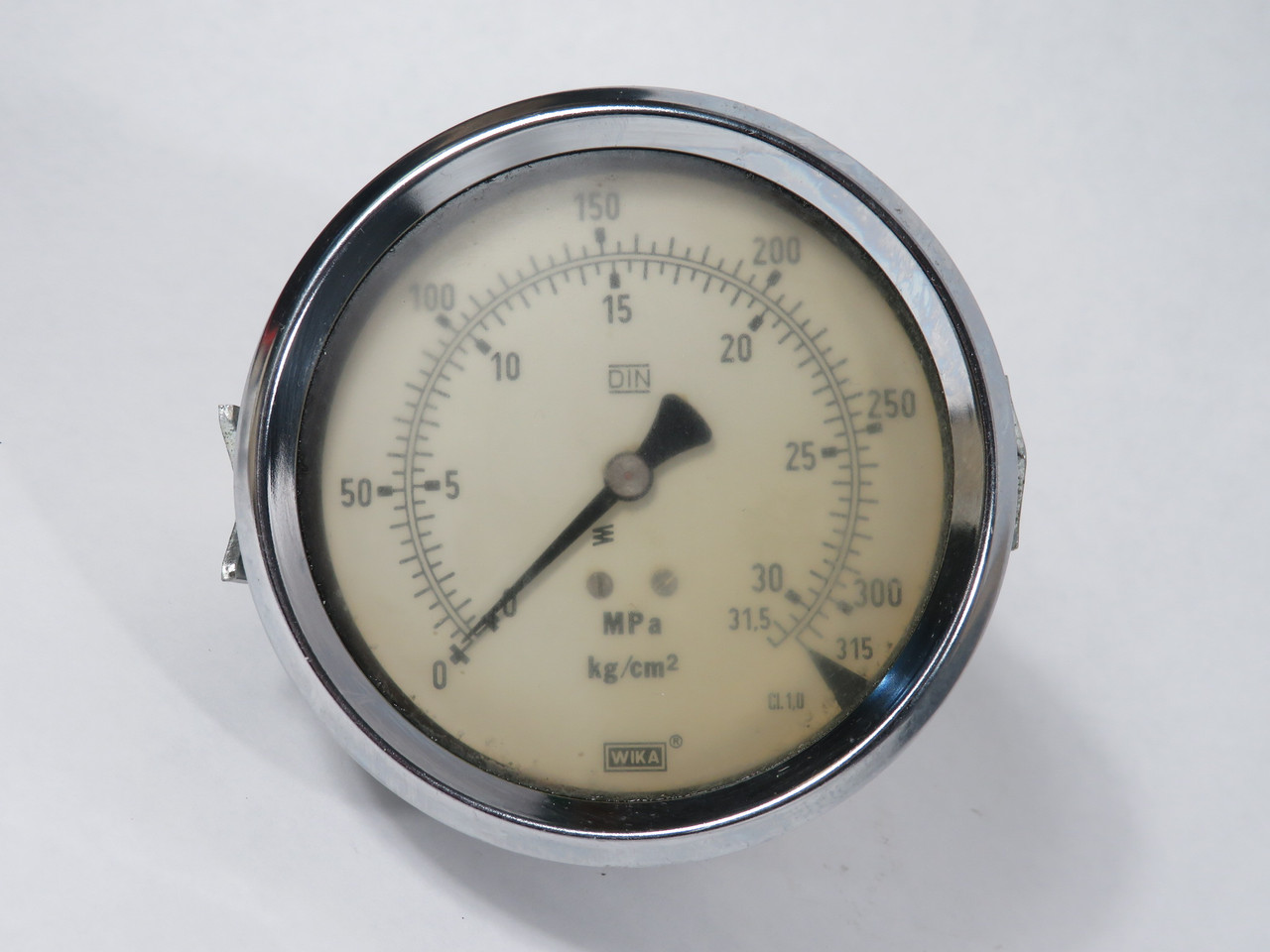 WIKA 213.40.100 Liquid-Filled Pressure Gauge 31.5MPa 100mmD G3/8" Back USED