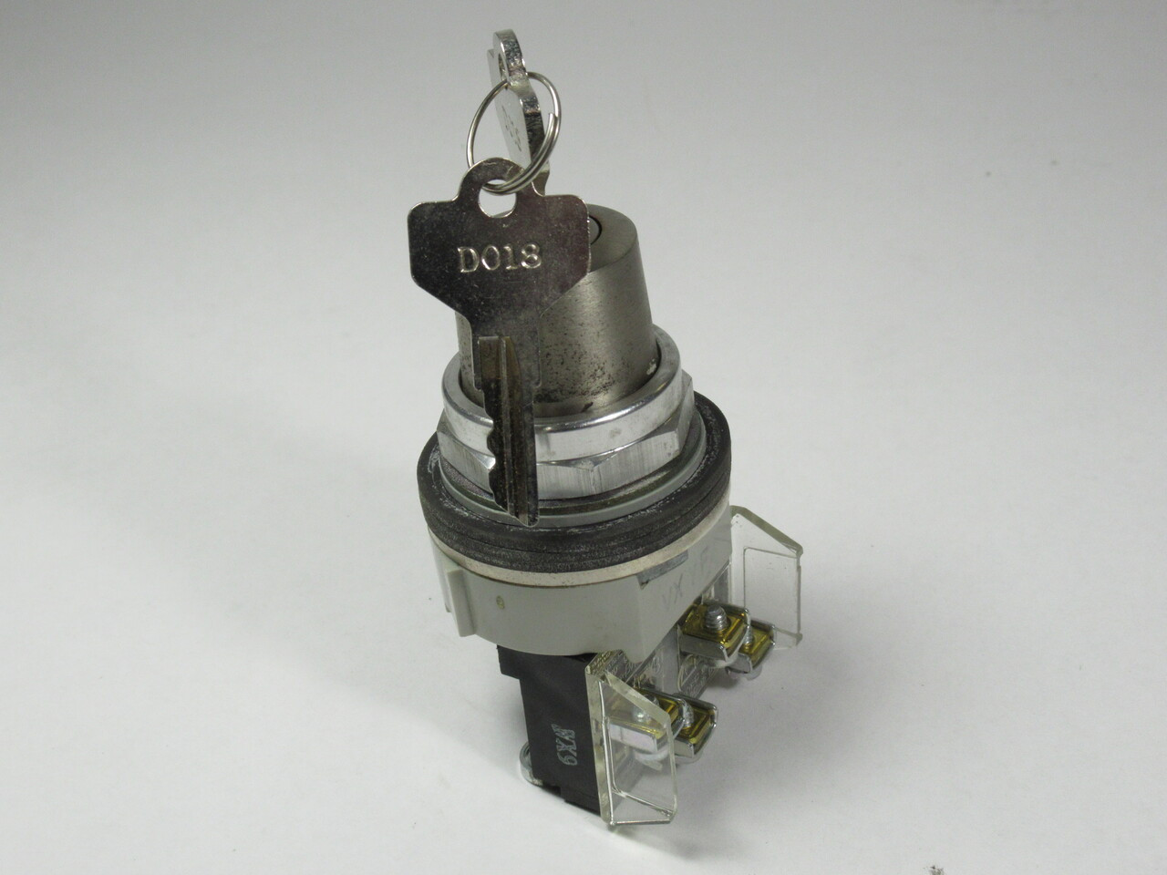 Allen-Bradley 800T-J44KC7A Series T 3-Pos Keyed Selector Switch 1NO 1NC USED