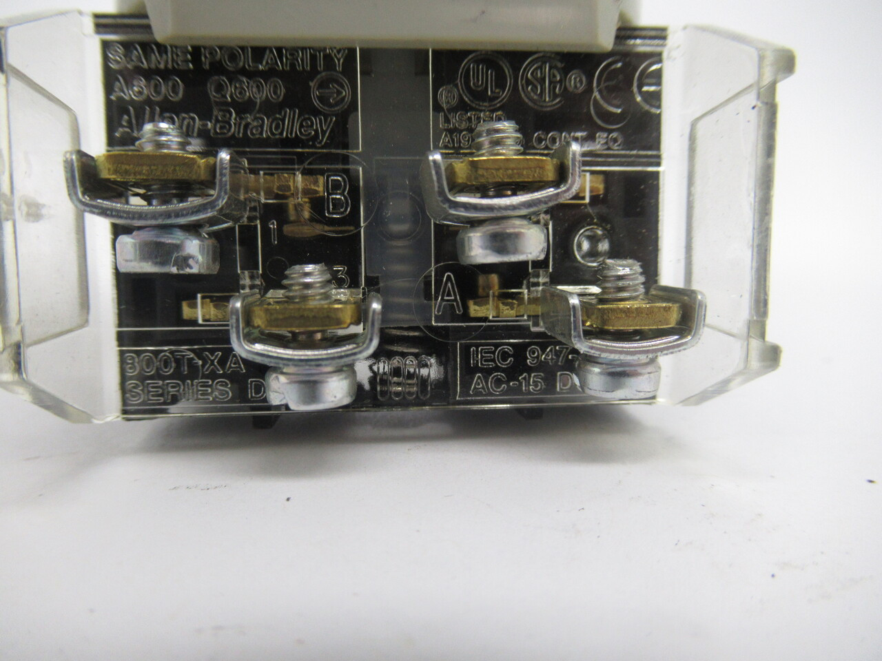 Allen-Bradley 800T-J44KC7A Keyed Selector Switch 3 Position 1NO 1NC NO KEY USED