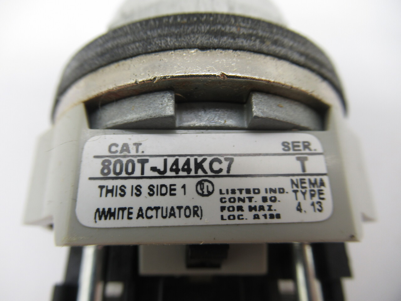 Allen-Bradley 800T-J44KC7A Keyed Selector Switch 3 Position 1NO 1NC NO KEY USED