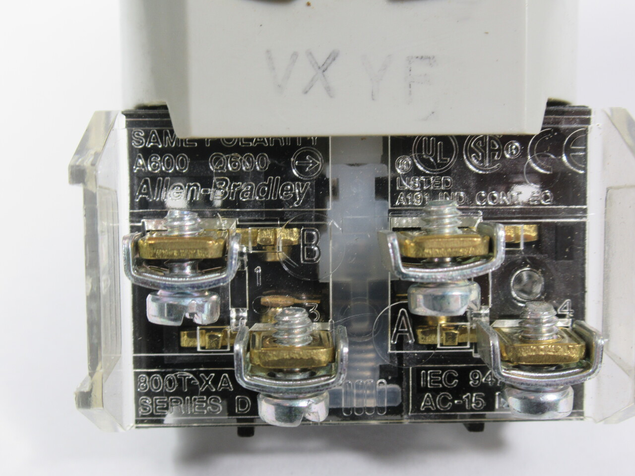 Allen-Bradley 800T-J44KC7A Series T 3-Pos Keyed Selector Switch 1NO 1NC USED