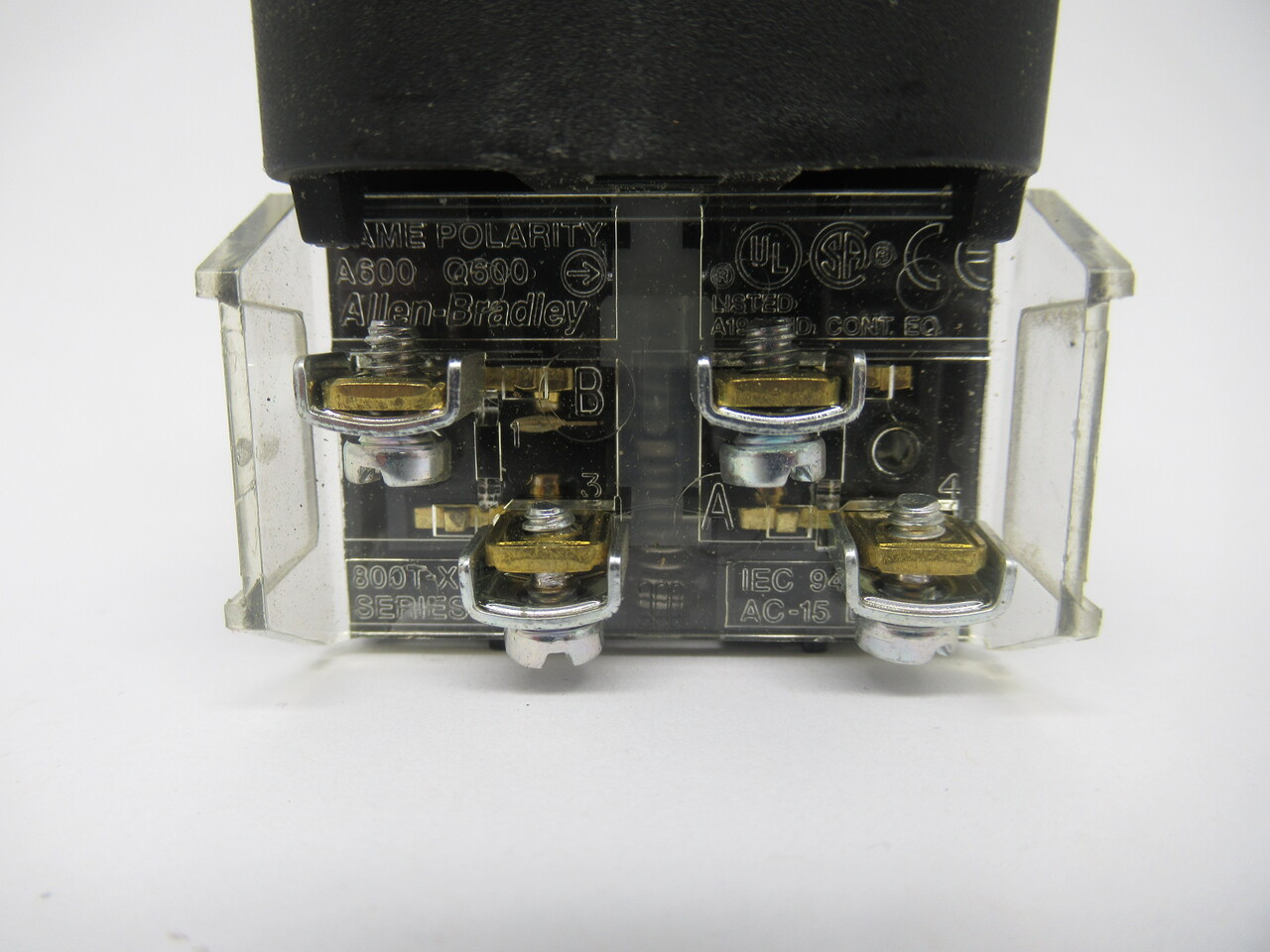 Allen-Bradley 800T-QAH10G Illuminated Push Button Green Ser T 120VAC USED