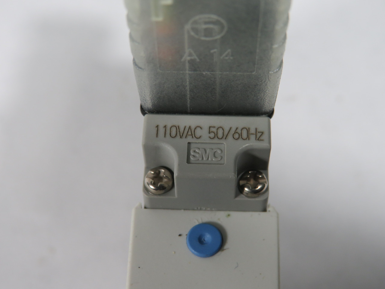 SMC SY7220-3DZ-02 Double Solenoid Valve 110V 50/60Hz 0.1-0.7MPa NWB