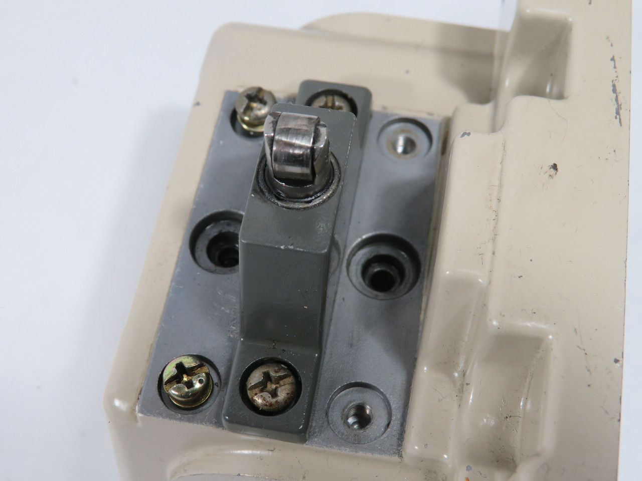 Omron 3VBQ3-1N Roller Plunger Multiple Limit Switch MISSING PLUNGERS USED