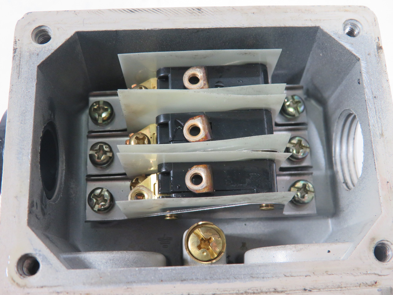 Omron 3VBQ3-1N Roller Plunger Multiple Limit Switch MISSING PLUNGERS USED