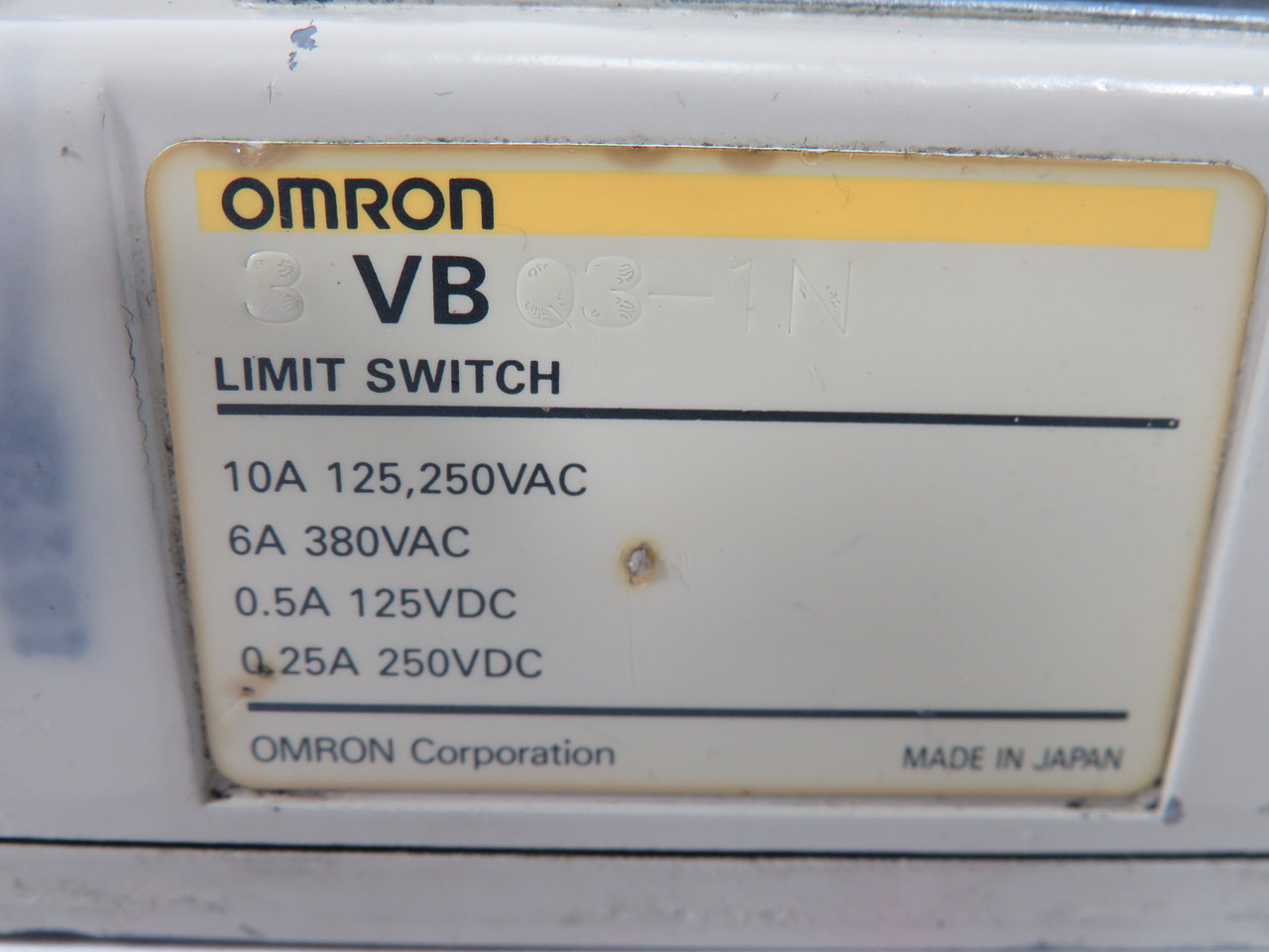 Omron 3VBQ3-1N Roller Plunger Multiple Limit Switch MISSING PLUNGERS USED