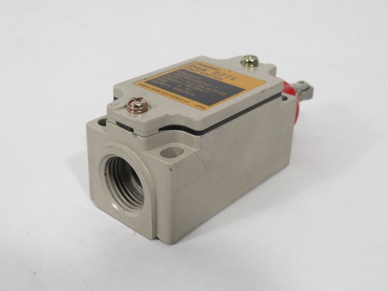Omron D4B-2371 Safety Limit Switch 500V 10A 2A C/W Roller Plunger SHELF WEAR NOP