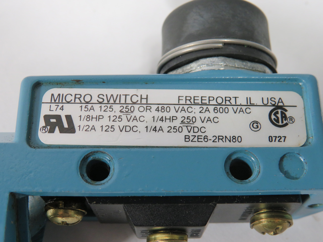 Microswitch BZE6-2RN80 Roller Plunger Limit Switch BODY ONLY USED
