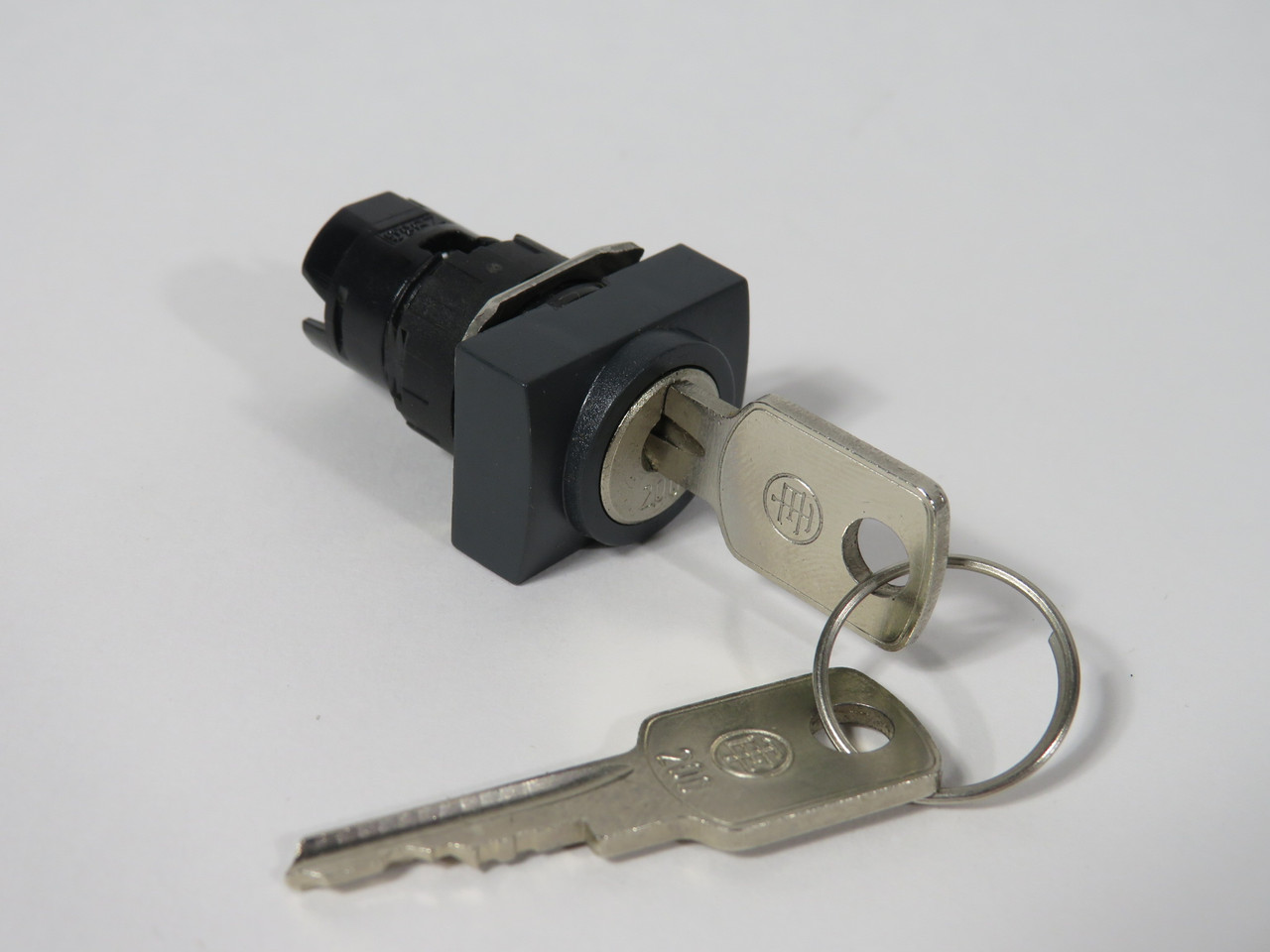 Omron A165K-J2ML Rectangular Keyed Selector Switch 2-Position NO CONNECTOR NOP