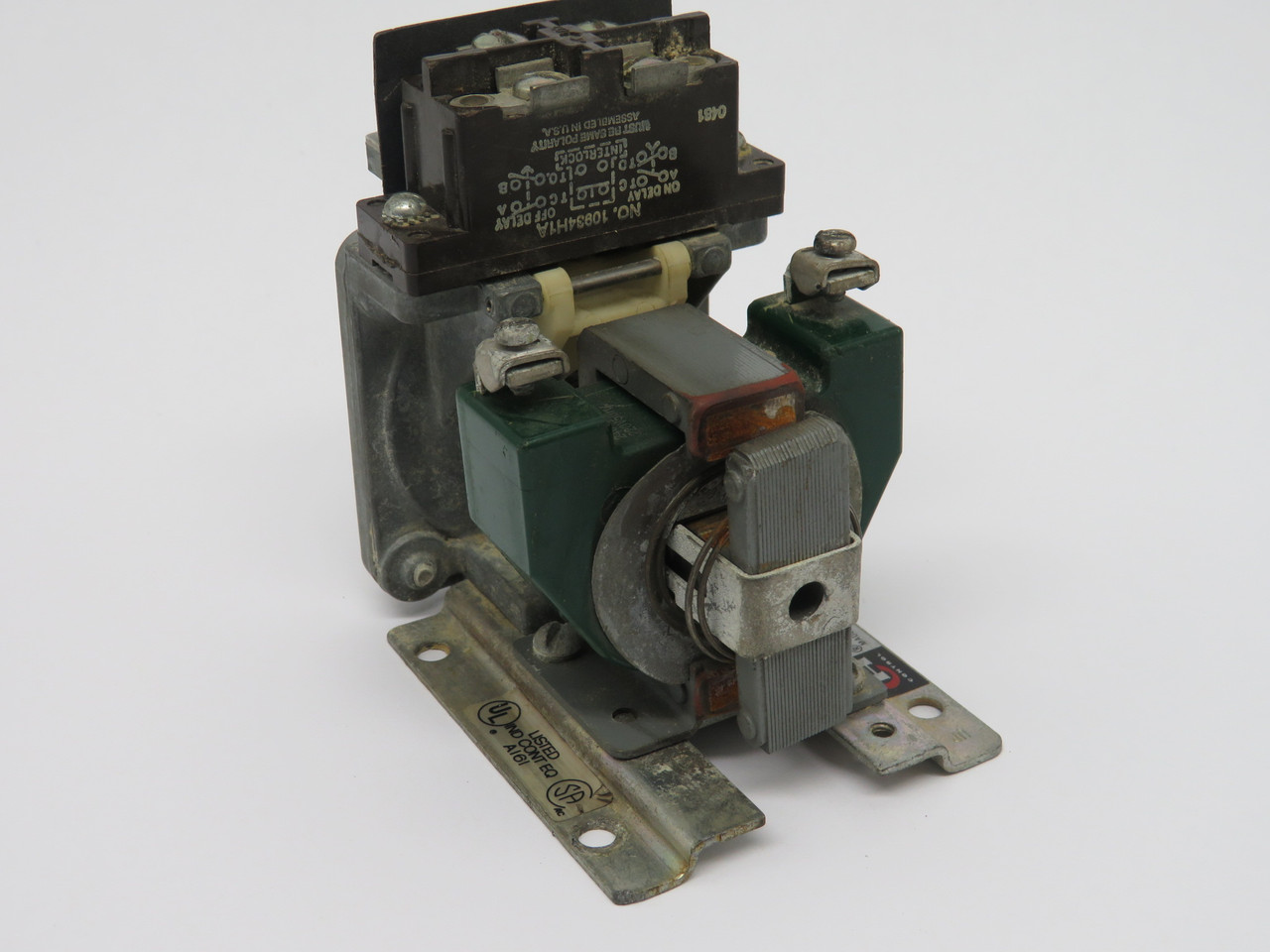 Cutler Hammer 10337H-192B Pneumatic Timing Relay 120VAC Coil USED
