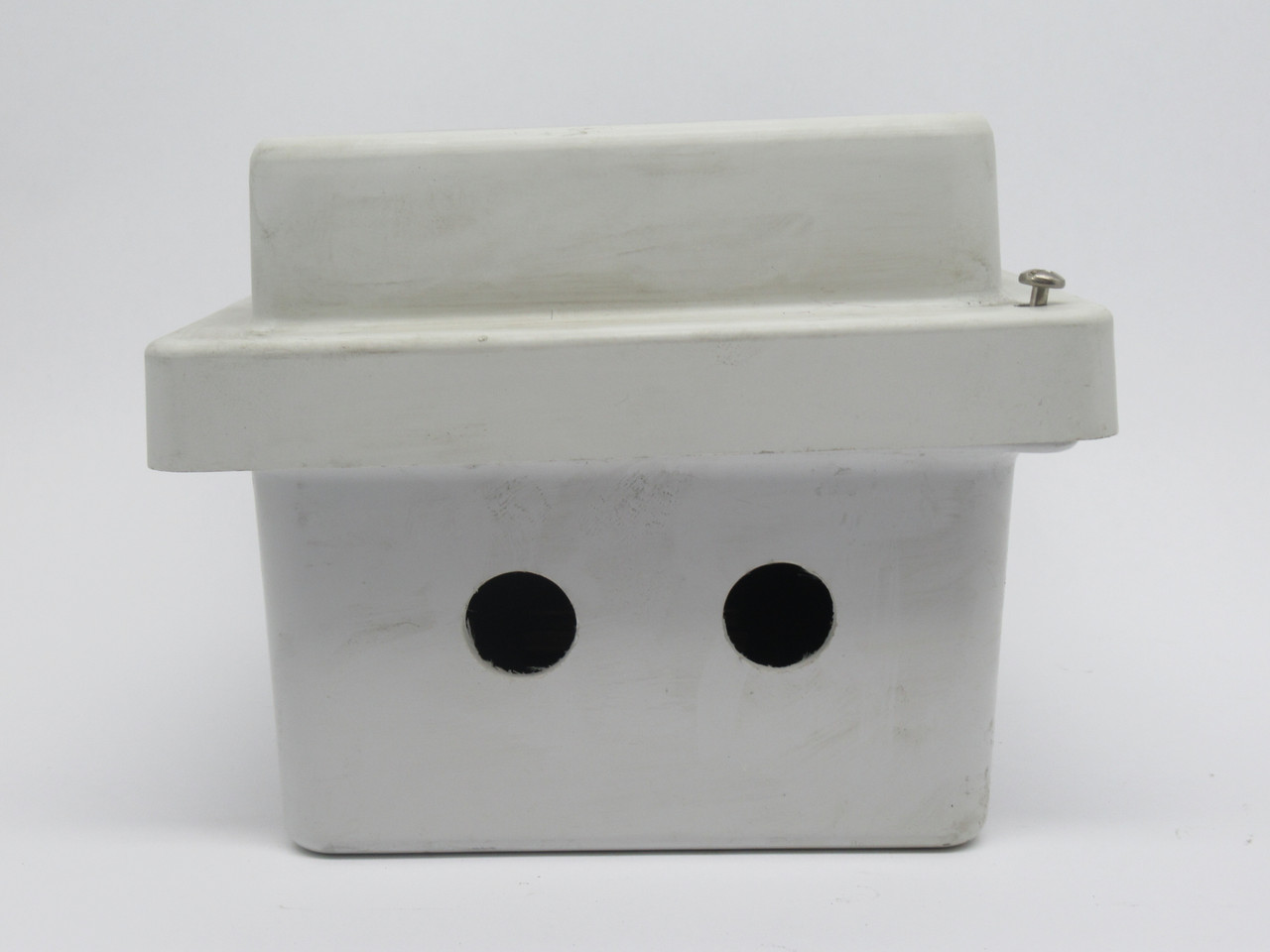 Allied Moulded Products AM864RH Wall Mount Enclosure 8x6x4 MISSING KNOCKOUT USED