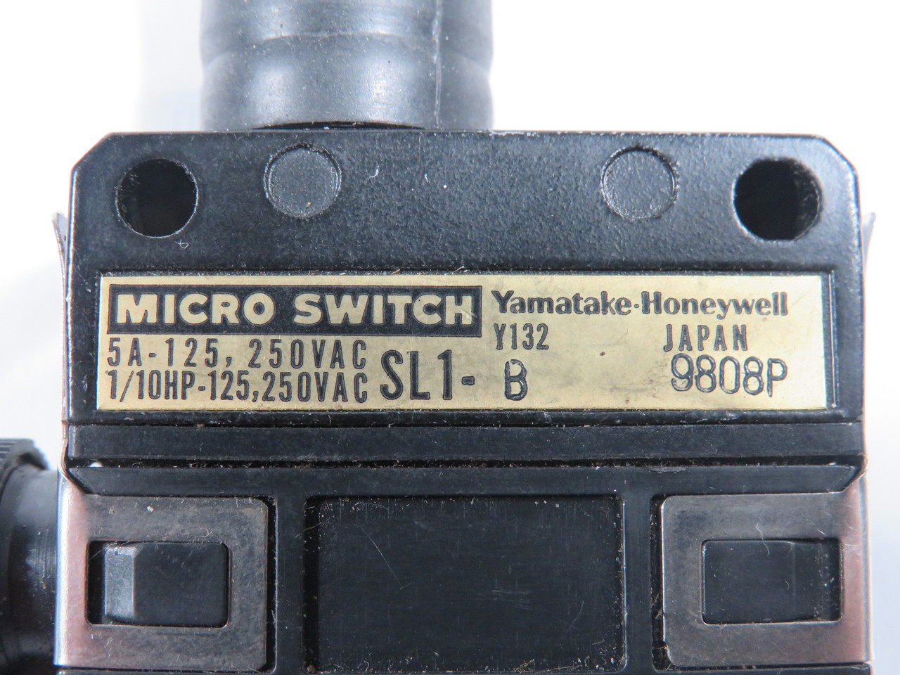 Yamatake Honeywell SL1-B Roller Plunger Limit Switch with Boot SHELF WEAR NOP