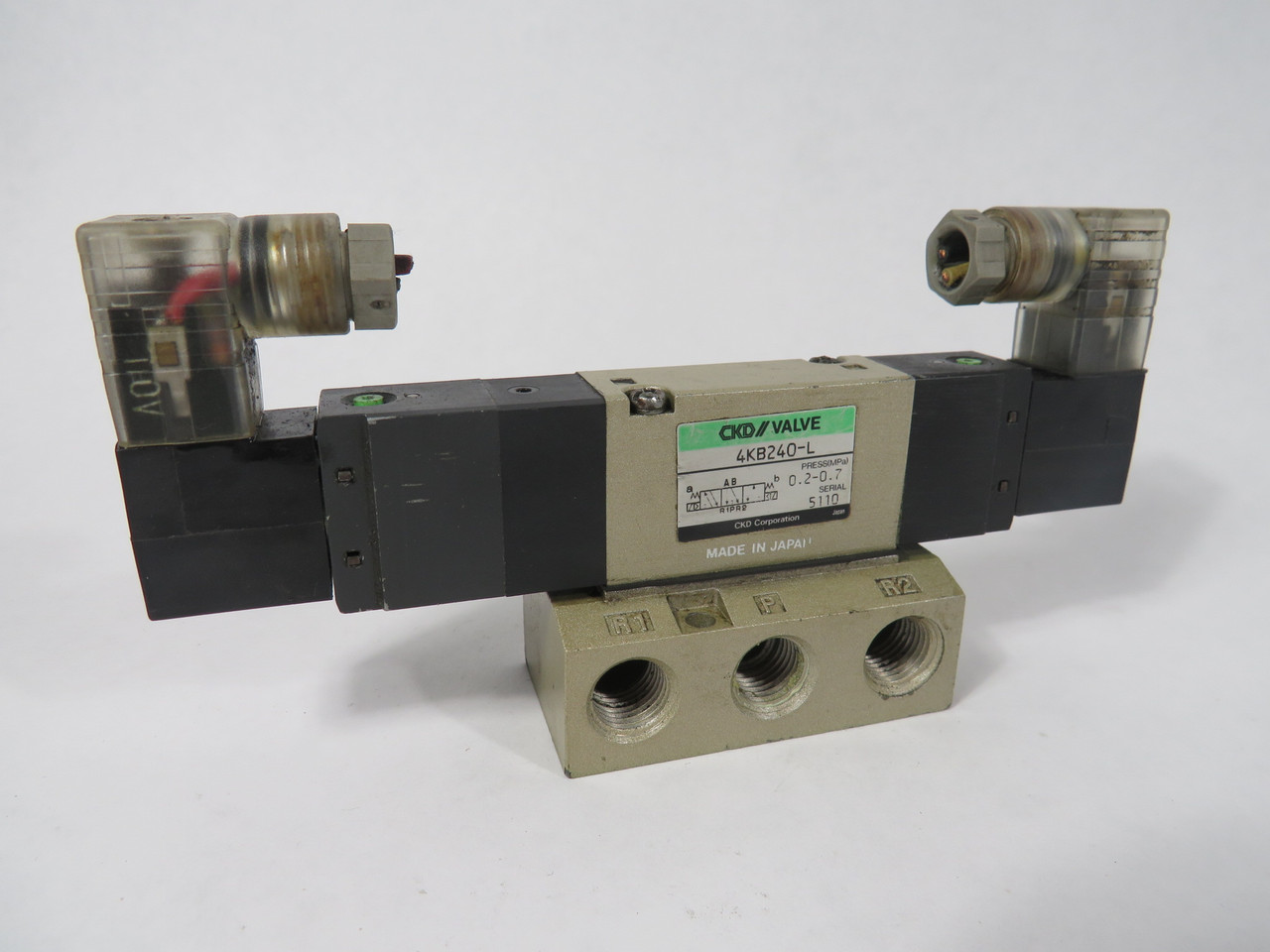 CKD 4KB240-L Solenoid Valve Assembly 110V 0.2-0.7MPa 1/4" NPT USED
