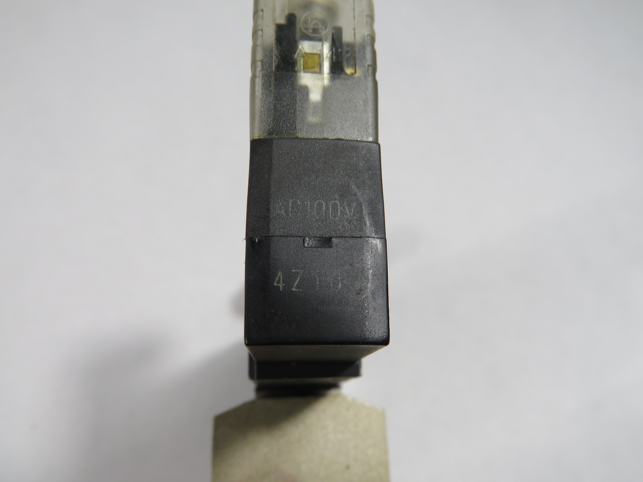 CKD 4KB240-L Solenoid Valve Assembly 110V 0.2-0.7MPa 1/4" NPT USED