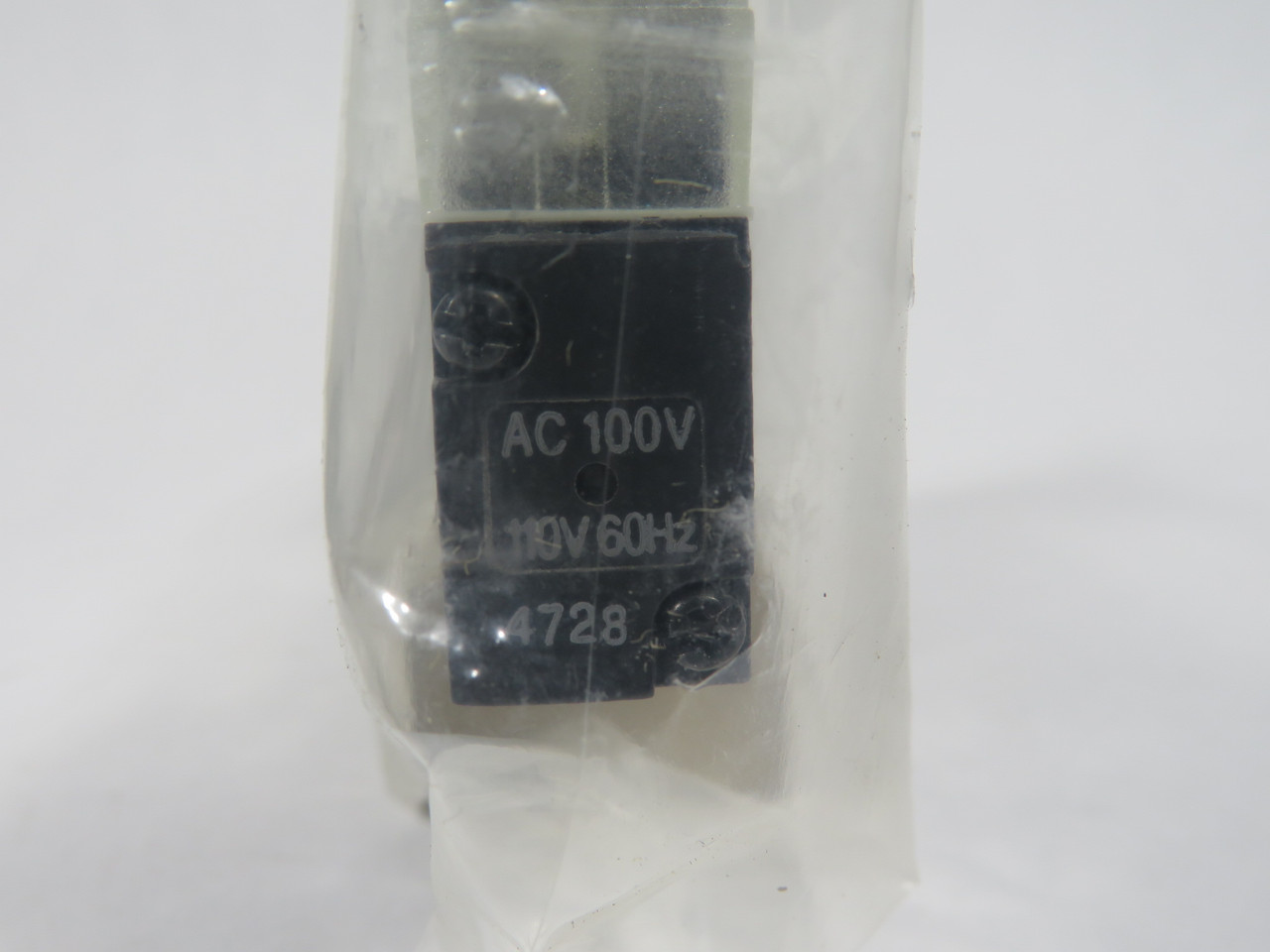 CKD 4KB240-08-L Solenoid Valve Assembly 100/110V 60Hz 1/4" NPT 0.2-0.7MPa NWB