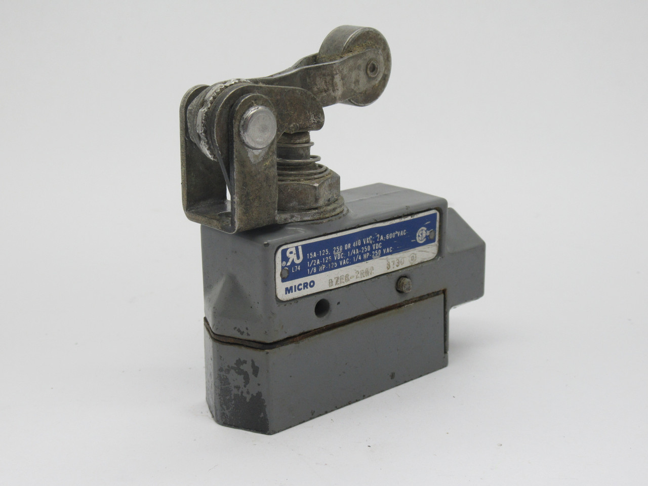 Honeywell BZE6-2RQ2 Micro Limit Switch 15A@125/250/480VAC 2A@600VAC COS DMG USED