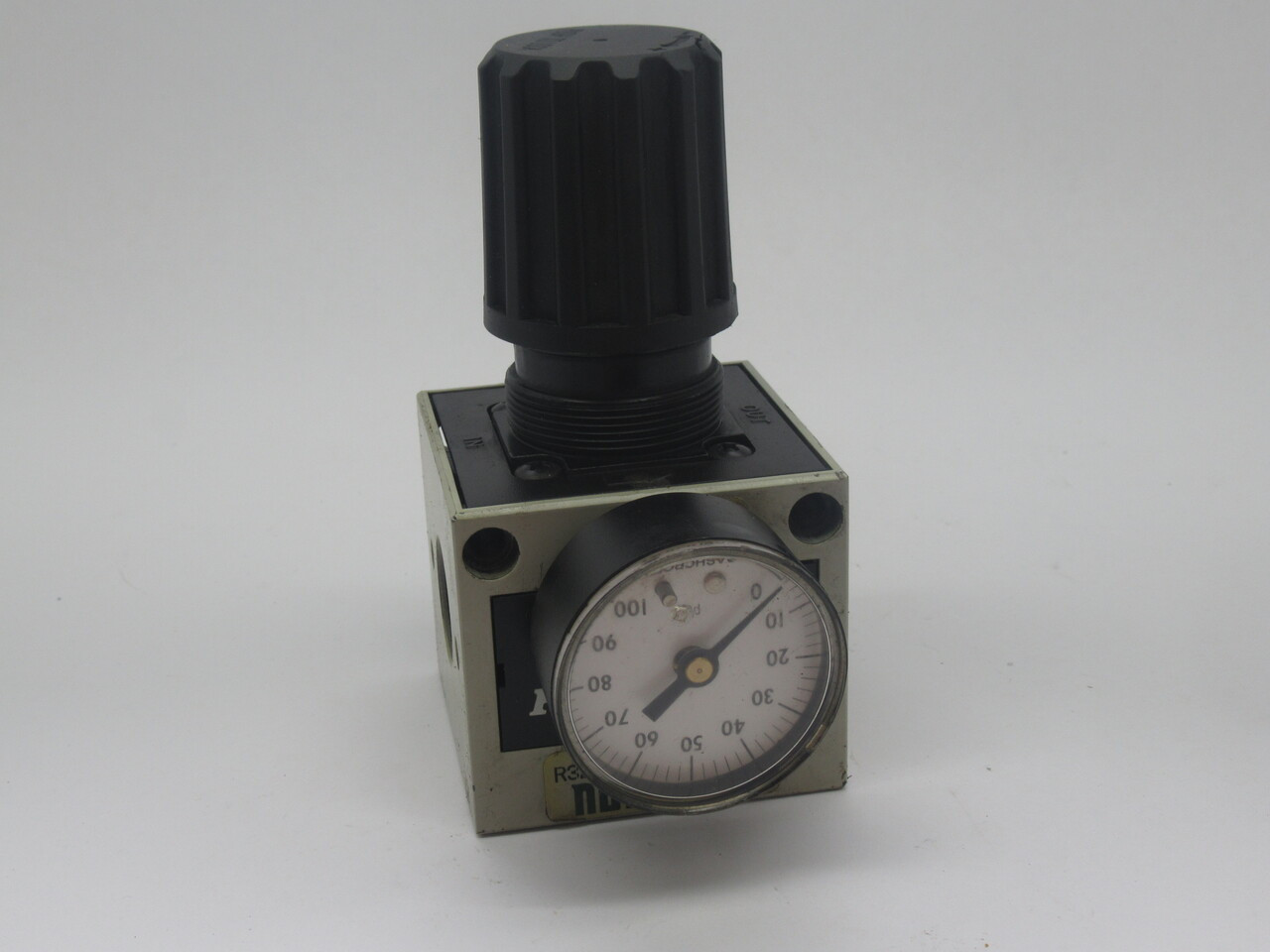 Numatics R32R-06 Regulator 3/4" NPTF W/ Gauge 0-100psi NO FLEXIBLOK PLATES USED