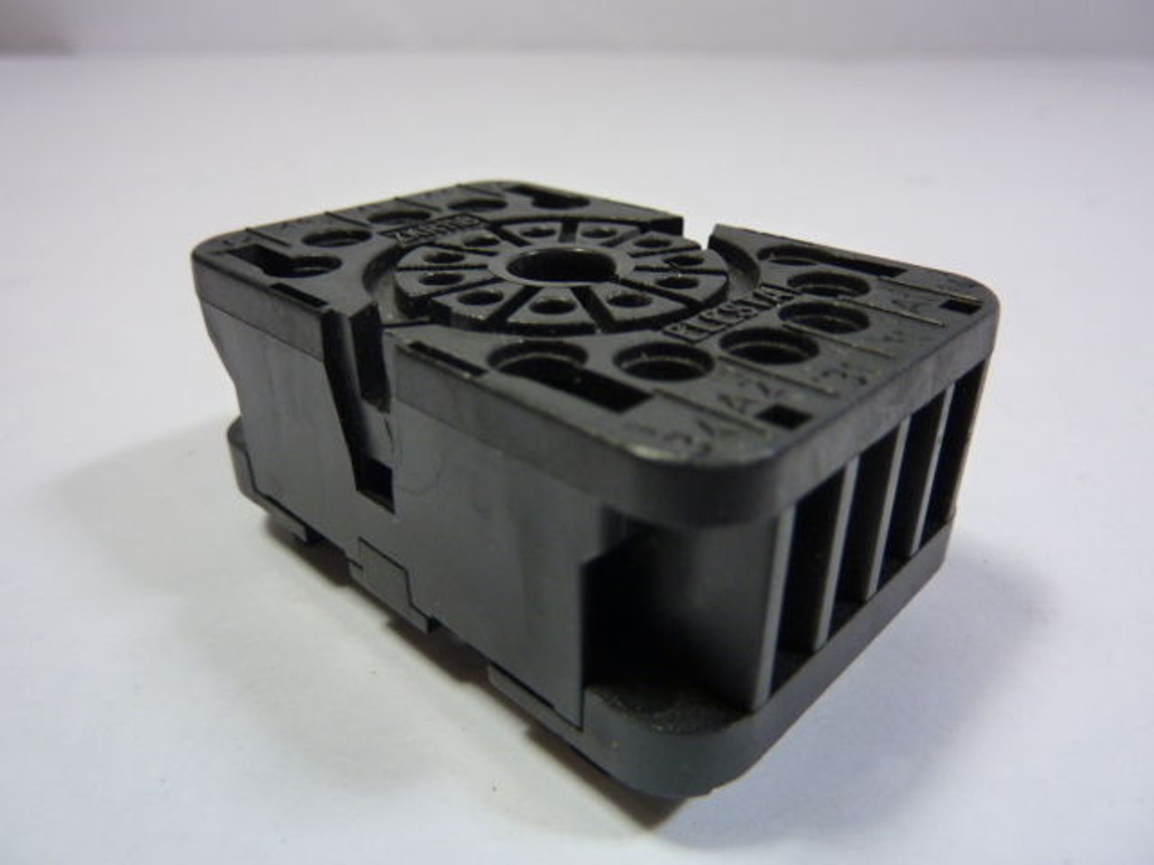 Elesta ZKR118 Relay Base 10A@380/220VAC 4A@300VAC 11-Pin USED