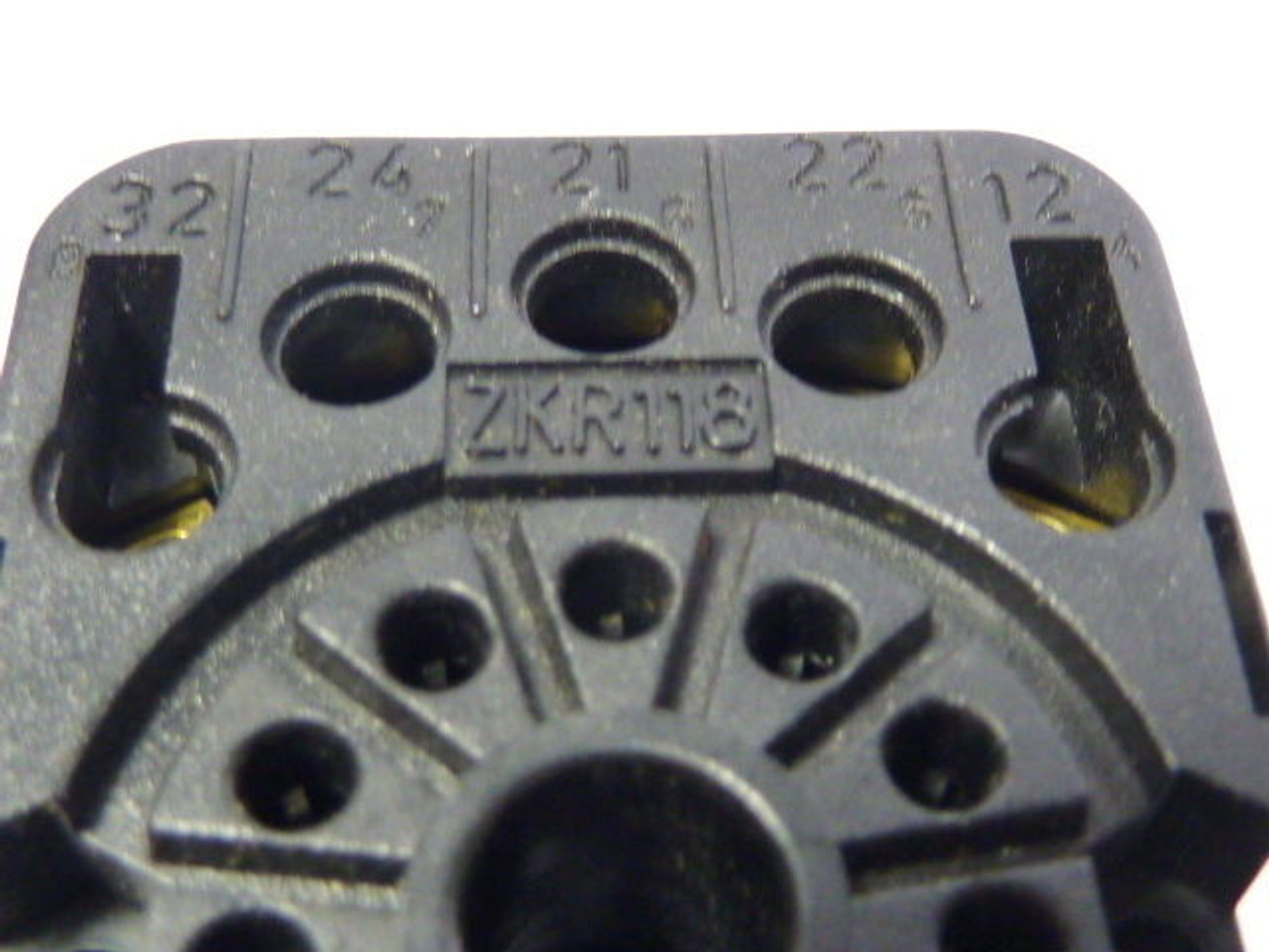 Elesta ZKR118 Relay Base 10A@380/220VAC 4A@300VAC 11-Pin USED