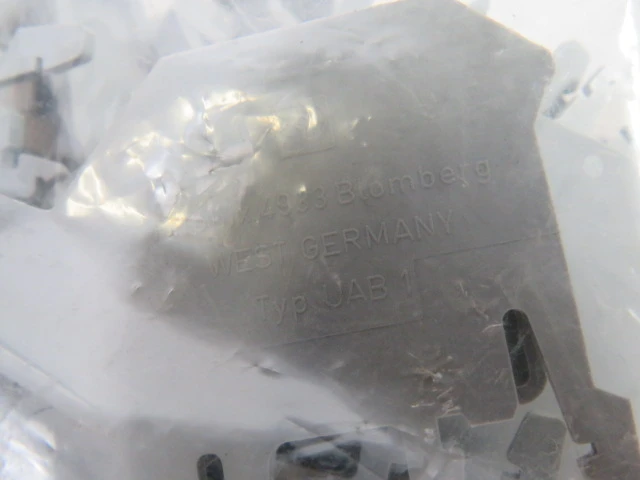 Phoenix Contact UAB-1 Terminal Block Support Bracket Lot of 20 GREY USED