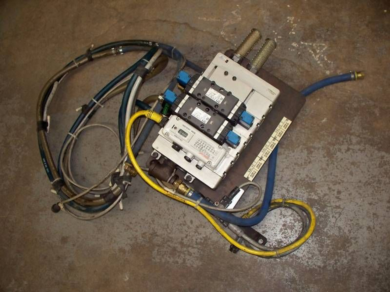 SMC US3463 4-Station Manifold Unit With Solenoid Valves ! AS IS !