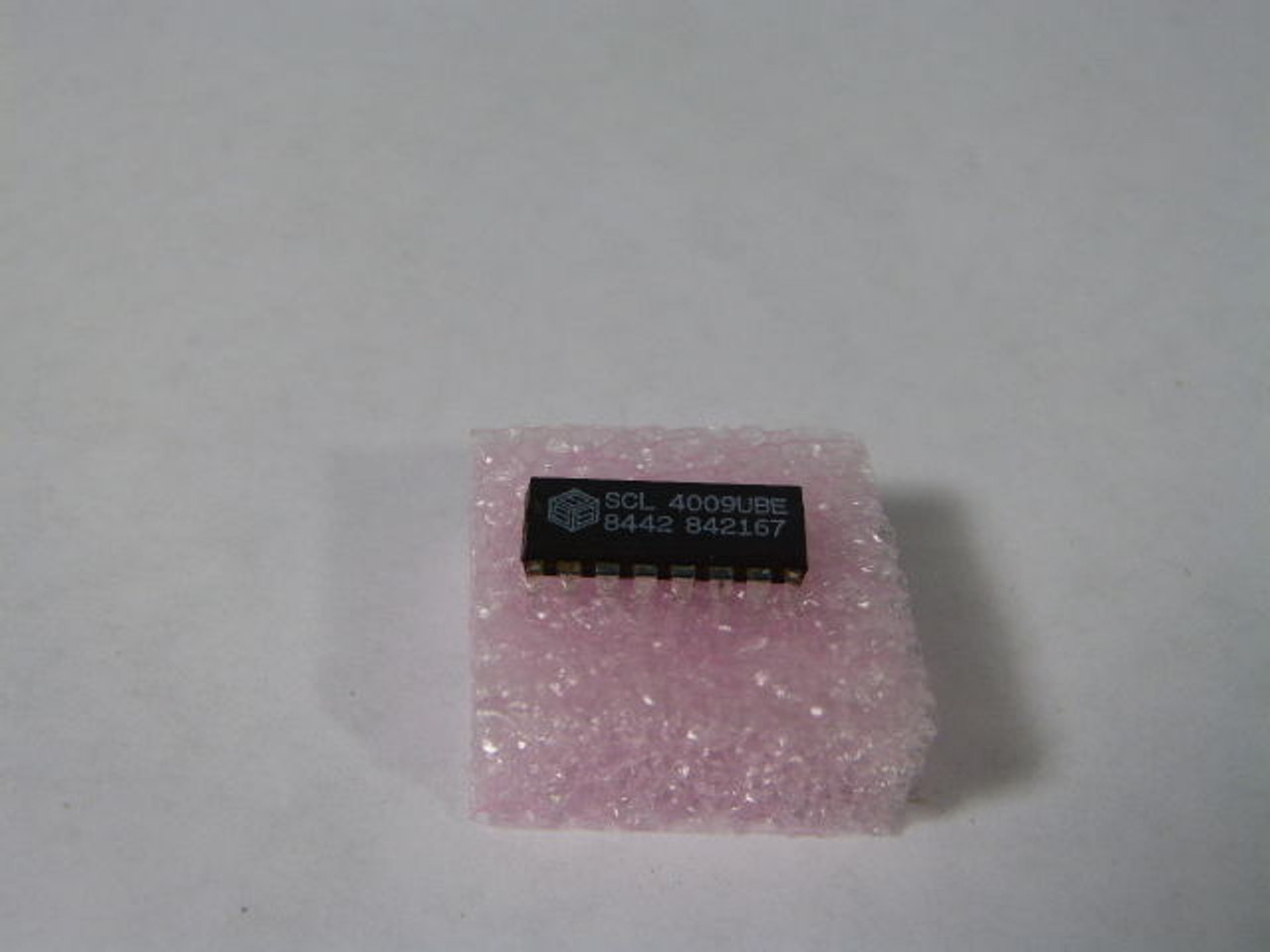 Generic SCL4009UBE Hex Inverting Buffer ! NEW !
