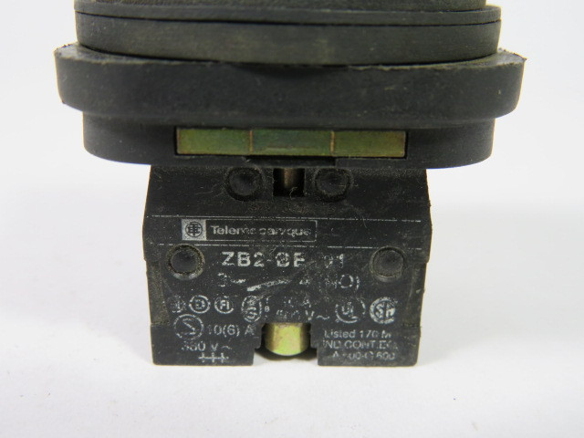 Telemecanique XB3BJ33 Selector Switch 3-Position 2NO USED