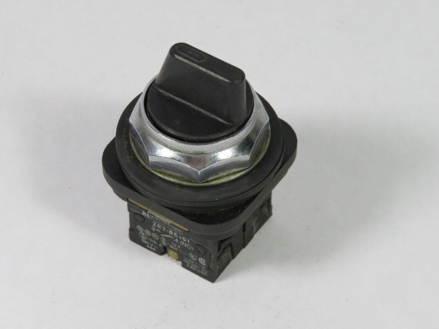 Telemecanique XB3BJ53 Selector Switch 3-Position Spring Return 2NO USED