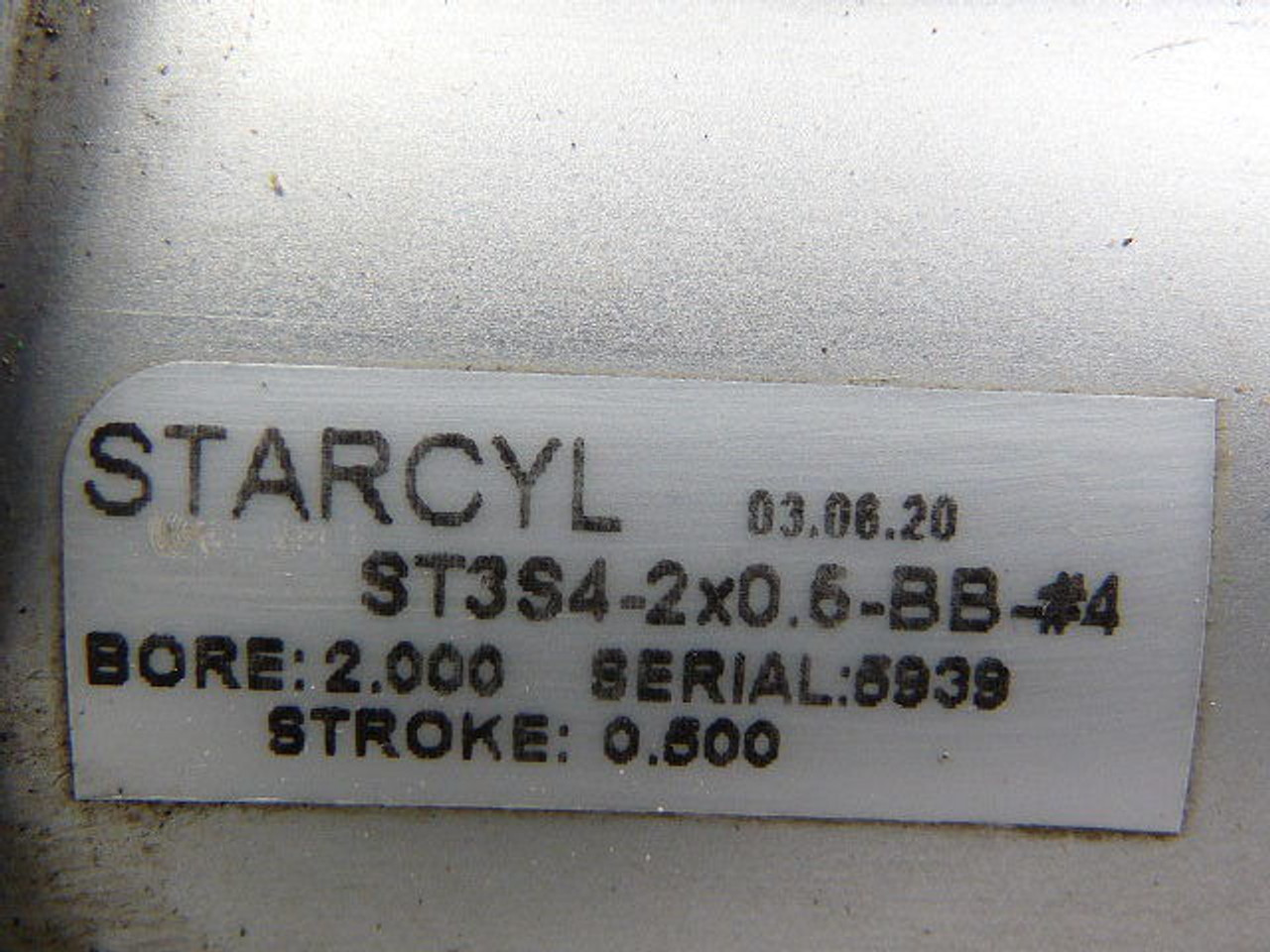 Starcyl ST3S4-2X0.5-BB-#4 Square Body Pneu Cylinder 2" Bore 0.5" Stroke USED