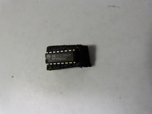 Motorola MC14519BCP Chip 4-Bit 50.0pF 500.0ns  NOP
