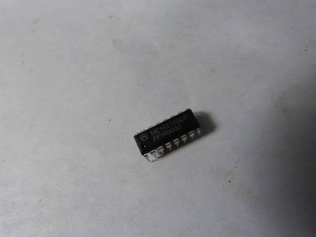 Motorola MC14519BCP Chip 4-Bit 50.0pF 500.0ns  NOP