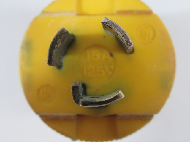 Hubbell HBL4723VY L5-15 Twist-Lock Plug 15A 125V SIDES NOT ATTACHED USED