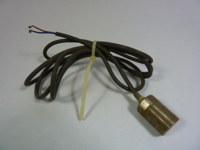 Omron E2E-X10Y1 Proximity Sensor USED