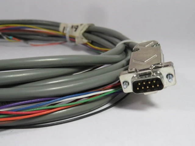 Amphenol DE09P065TXLF D-Sub Connector 9Pin 300Vrms 50Hz Rating 15’7” L USED
