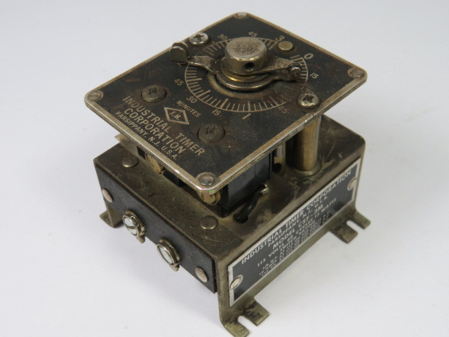 Industrial Timer Corporation CSF-3M Timer 0-3m 115V 15W 60Hz USED