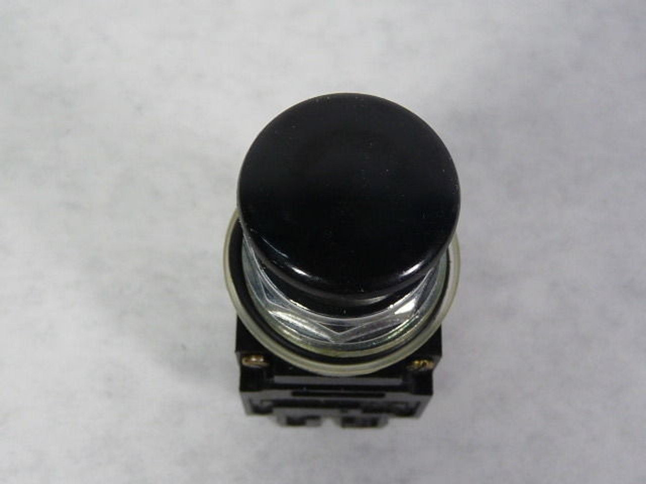 General Electric CR104A8222 Mushroom Head Pushbutton ! NEW !