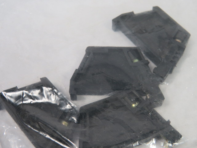 Cabur BT/3 End Bracket Lot of 4 BLACK USED