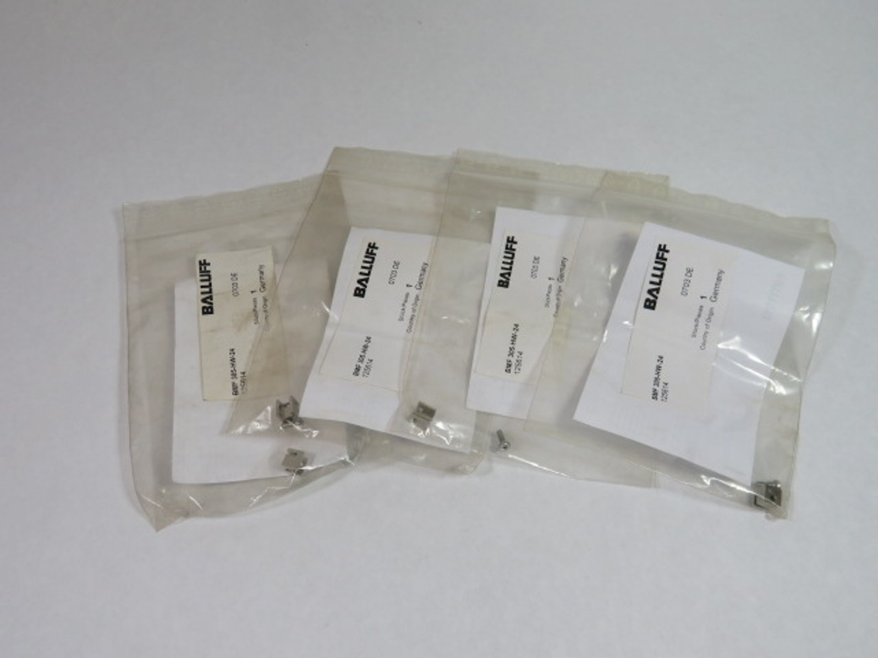 Balluff BMF-305-HW-24 Mounting Bracket For Sensor Lot of 4 125614 ! NWB !