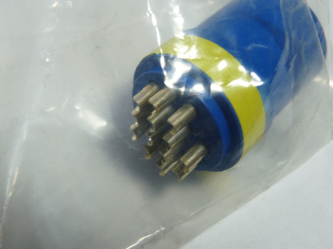Amphenol 97-20-11S Circular Socket Insert 13P Size 20 ! NEW !
