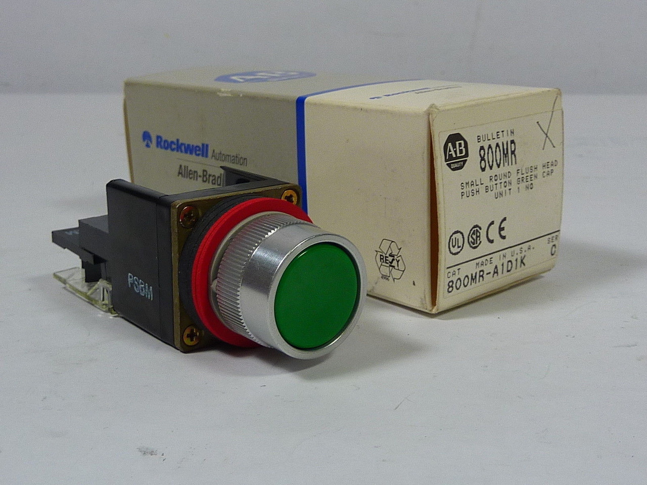 Allen-Bradley 800MR-A1D1K Green Push Button N.O. 300VAC 10A ! NEW !
