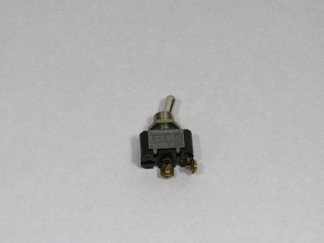 Cutler-Hammer 7580K4 ON/OFF Screw Terminal Toggle Switch 1PST 6A 125V USED
