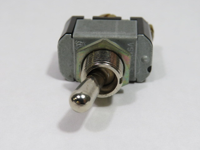 Cutler-Hammer 7580K4 ON/OFF Screw Terminal Toggle Switch 1PST 6A 125V USED