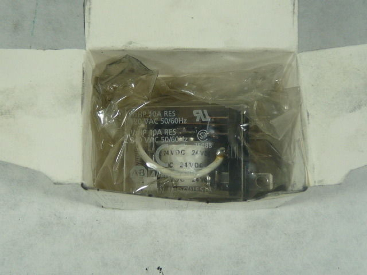 Allen-Bradley 700-HF32Z24-4 General Purpose Relay 24VDC 10A ! NEW !